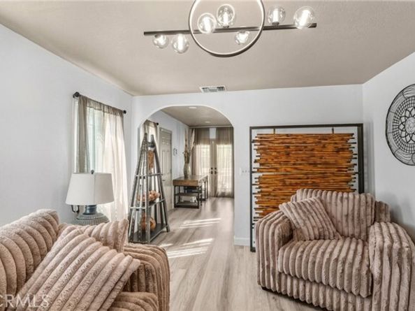 355 S 3rd Avenue, Upland CA 91786