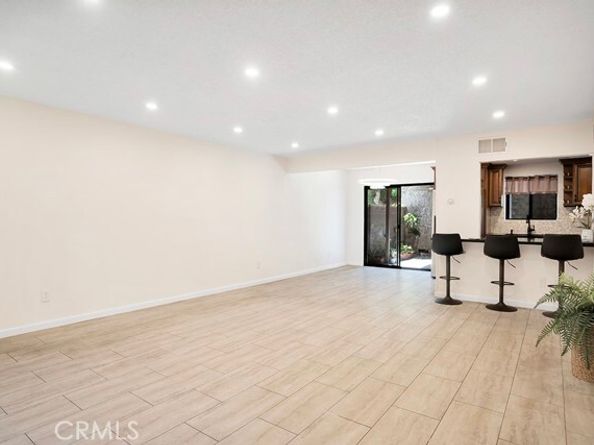9635 Sepulveda Boulevard 1, North Hills (los Angeles) CA 91343