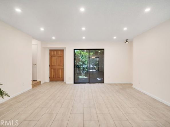9635 Sepulveda Boulevard 1, North Hills (los Angeles) CA 91343