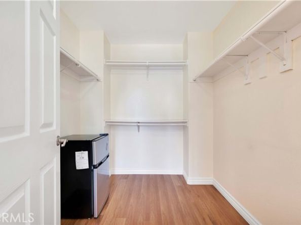 19017 Gault Street 103, Reseda (los Angeles) CA 91335