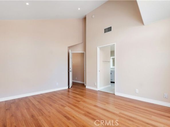 19017 Gault Street 103, Reseda (los Angeles) CA 91335
