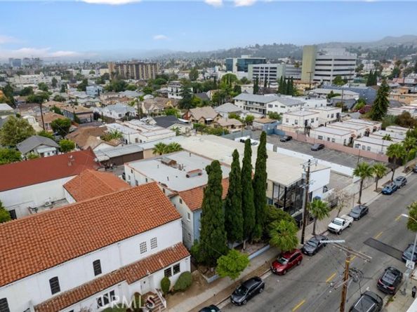 1309 N Edgemont, Los Angeles CA 90027