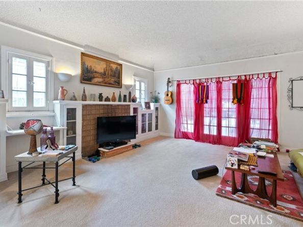 1309 N Edgemont, Los Angeles CA 90027