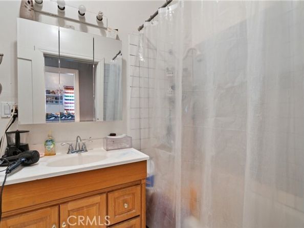 1309 N Edgemont, Los Angeles CA 90027