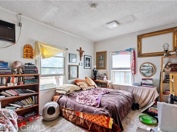 1309 N Edgemont, Los Angeles CA 90027