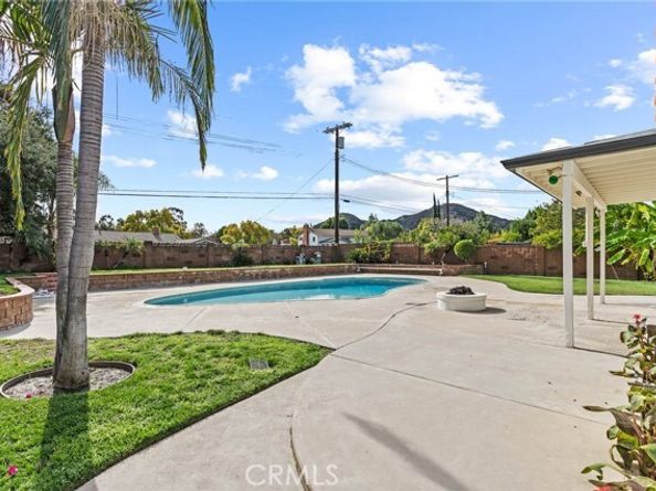 23642 Community St, West Hills (los Angeles) CA 91304