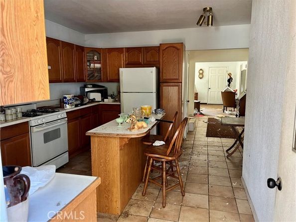 8421 Grenoble, Sunland (los Angeles) CA 91040