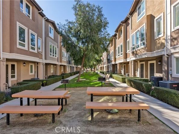 14729 Sherman Way, Van Nuys (los Angeles) CA 91405