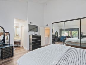 5711 Owensmouth 107, Woodland Hills (los Angeles) CA 91367