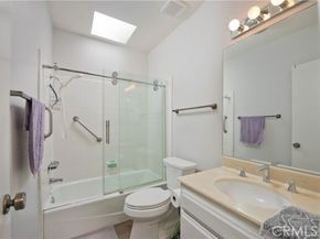 5711 Owensmouth 107, Woodland Hills (los Angeles) CA 91367