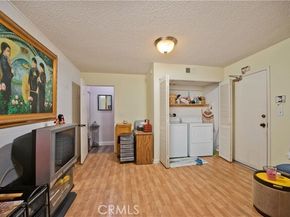 5711 Owensmouth 107, Woodland Hills (los Angeles) CA 91367