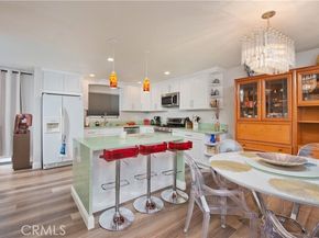 5711 Owensmouth 107, Woodland Hills (los Angeles) CA 91367