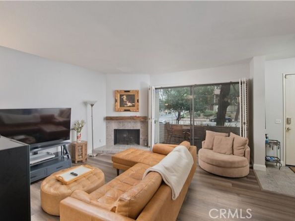 5711 Owensmouth 107, Woodland Hills (los Angeles) CA 91367