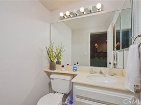 5711 Owensmouth 107, Woodland Hills (los Angeles) CA 91367