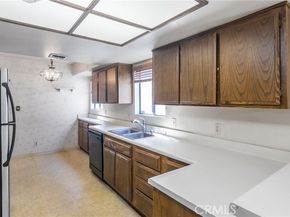13203 Vanowen Street 8, North Hollywood (los Angeles) CA 91605