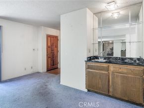 13203 Vanowen Street 8, North Hollywood (los Angeles) CA 91605