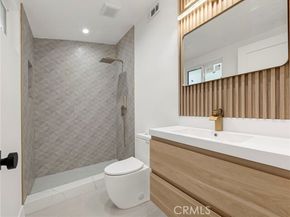 20528 Hamlin Street, Winnetka (los Angeles) CA 91306