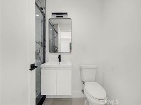 20528 Hamlin Street, Winnetka (los Angeles) CA 91306