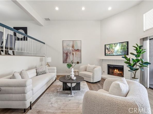 5800 Owensmouth Avenue 14, Woodland Hills (los Angeles) CA 91367