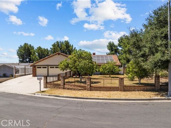 15559 Sorbonne, Sylmar (los Angeles) CA 91342