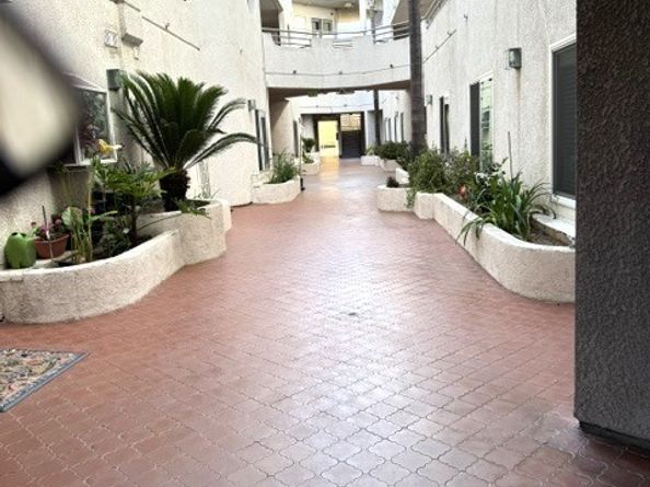 6828 Laurel Canyon Boulevard 211, North Hollywood (los Angeles) CA 91605