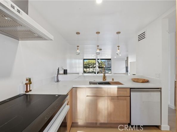 8103 Marina Pacifica, Long Beach CA 90803