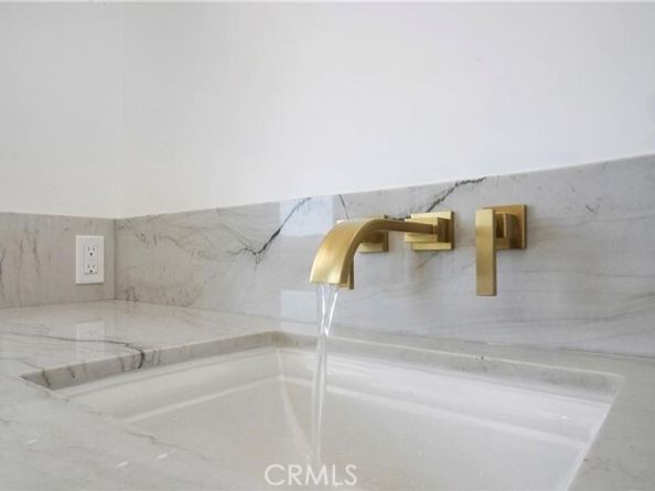 15 Canada Oaks, Laguna Hills CA 92679