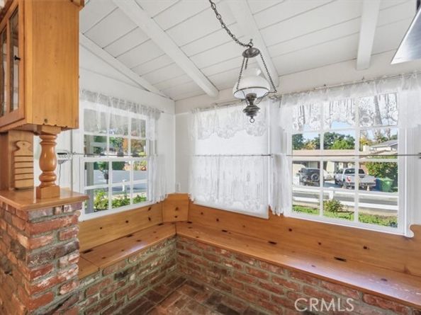 22050 Independencia Street, Woodland Hills (los Angeles) CA 91364