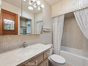 22050 Independencia Street, Woodland Hills (los Angeles) CA 91364