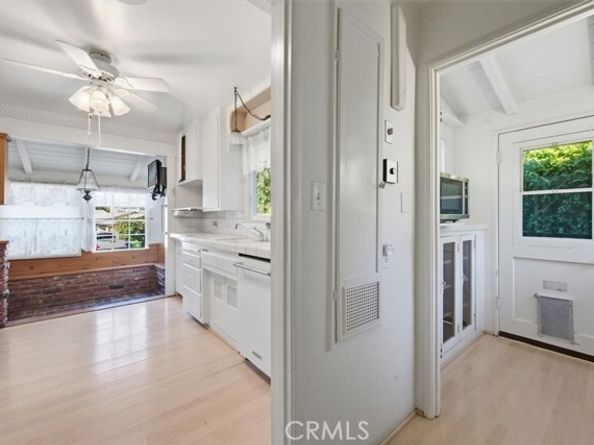 22050 Independencia Street, Woodland Hills (los Angeles) CA 91364