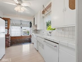 22050 Independencia Street, Woodland Hills (los Angeles) CA 91364