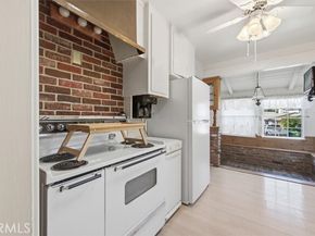 22050 Independencia Street, Woodland Hills (los Angeles) CA 91364