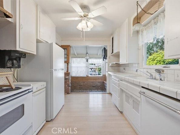 22050 Independencia Street, Woodland Hills (los Angeles) CA 91364