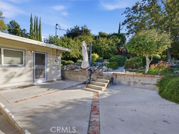22050 Independencia Street, Woodland Hills (los Angeles) CA 91364
