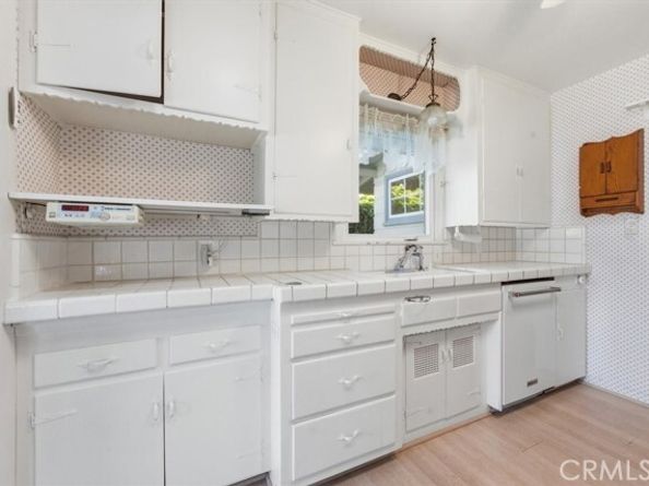 22050 Independencia Street, Woodland Hills (los Angeles) CA 91364