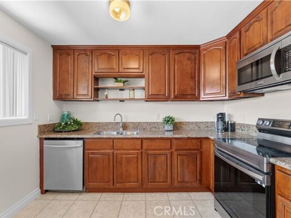 23282 Orange Avenue 6, Lake Forest (el Toro) CA 92630