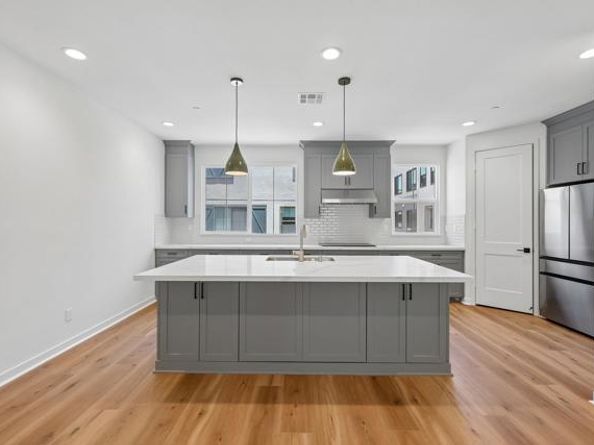 4949 Thistle Way, Carlsbad CA 92008