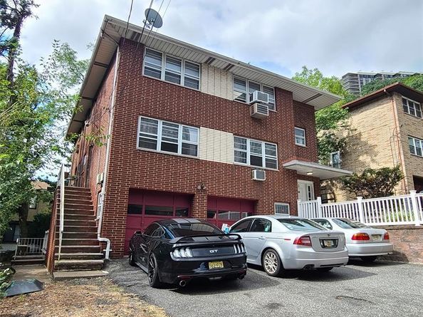 3 Hooks Lane, Edgewater NJ 07020