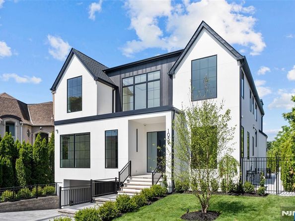 1059 Briar Way, Fort Lee NJ 07024