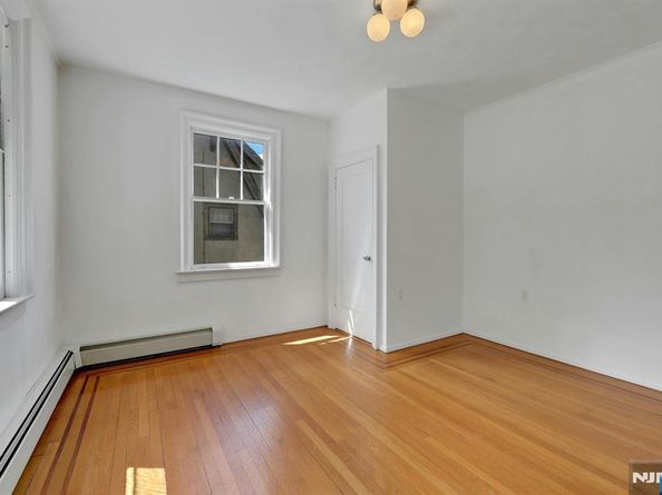 136 Glenwood Avenue, Leonia NJ 07605