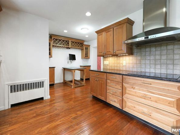 136 Glenwood Avenue, Leonia NJ 07605