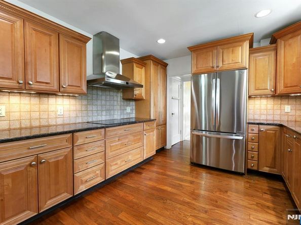 136 Glenwood Avenue, Leonia NJ 07605
