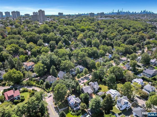 136 Glenwood Avenue, Leonia NJ 07605