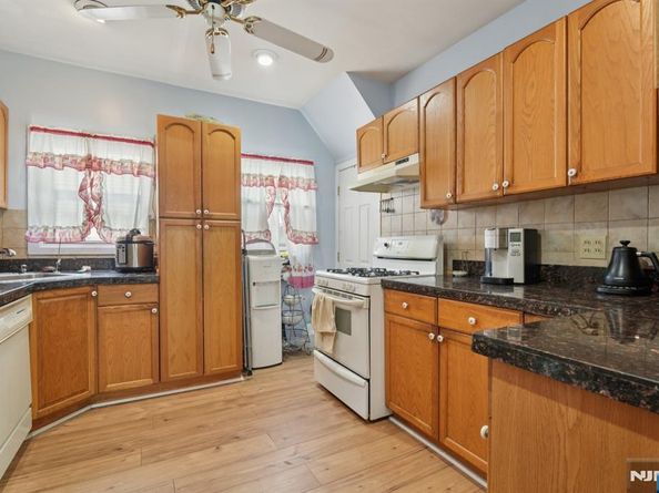 800 Grand Avenue, Leonia NJ 07605