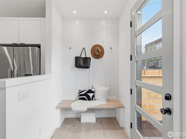 6509 19th Avenue NW, Seattle WA 98117