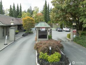 6536 Park Point Lane NE, Seattle WA 98115