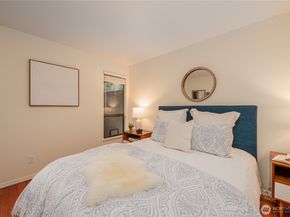 6536 Park Point Lane NE, Seattle WA 98115