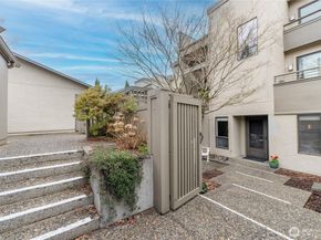 6536 Park Point Lane NE, Seattle WA 98115