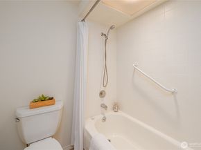 6536 Park Point Lane NE, Seattle WA 98115