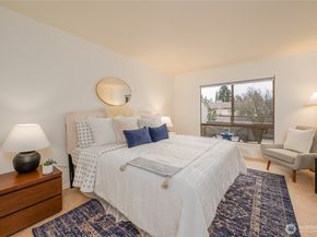 6536 Park Point Lane NE, Seattle WA 98115